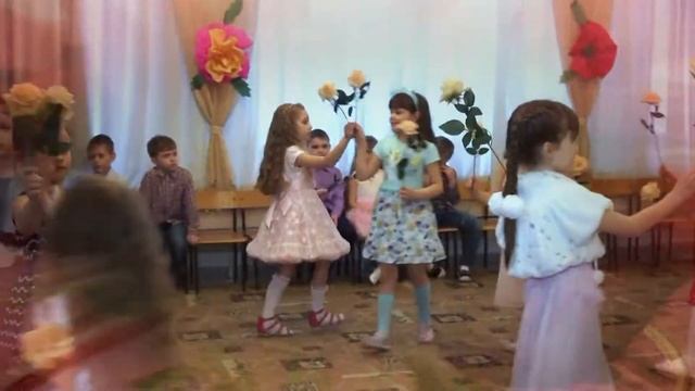 8 МАРТА 2018 РОЗА В САДУ смотреть онлайн