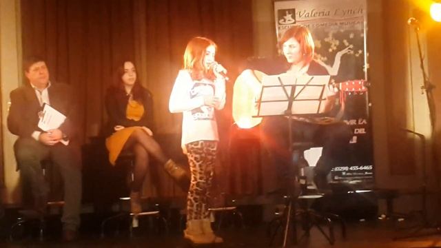 Academia Valeria Lynch... Sala Roberto J. Payró. смотреть онлайн