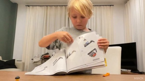 Модель движения Солнца Земли и Луны относительно друг друга из LEGO