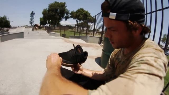 100 Kickflips in the Etnies Michelin Marana with Chris Joslin смотреть онлайн