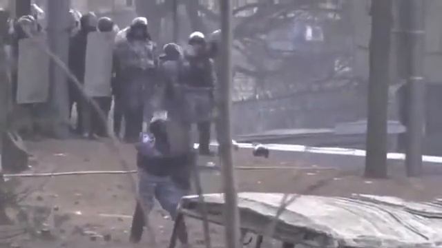 БЕРКУТ показал свое истинное лицо! Киев 21 01 2014 смотреть онлайн