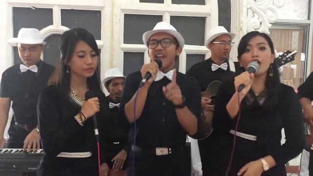 Weezer "I want you to" (cover) Romy Enterprise смотреть онлайн