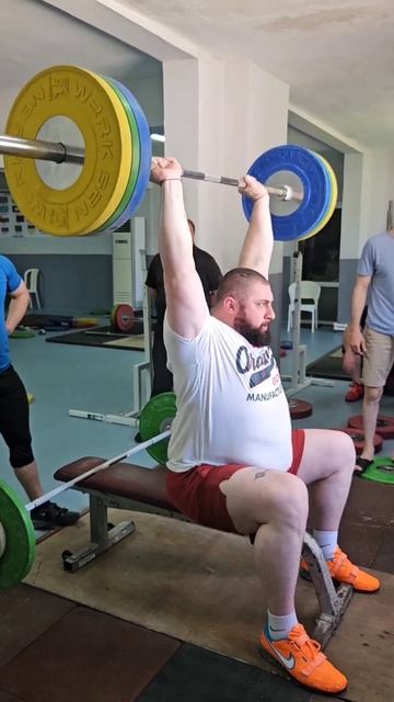 Лаша Талахадзе жим от грудинка сидя. Вес штанги : 110 на 8 раз. смотреть онлайн