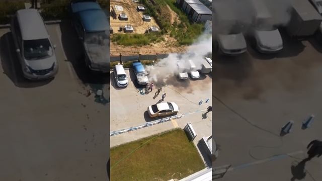 ⚠ Во дворе дома №116 по улице Взлётная, загорелся автомобиль. смотреть онлайн