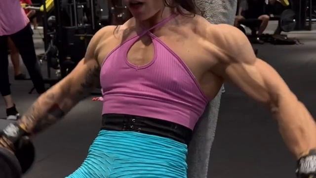 Silvia Martinez Shoulders смотреть онлайн