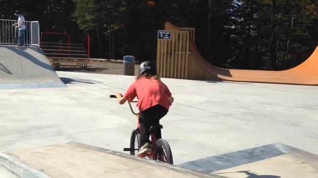 New skat park a pont rouge !! смотреть онлайн