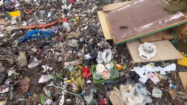 Целый театр на свалку. Деньги из мусора. Мусорщик. смотреть онлайн