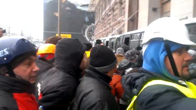 Беркут під Київрадою. Блокада смотреть онлайн