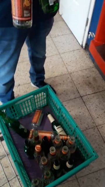 Сдаем бутылки в Германии. смотреть онлайн