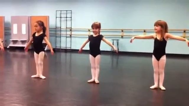 Little ballerinas смотреть онлайн