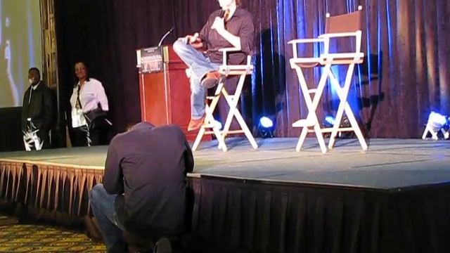 Jared Padalecki talking with an accent at LACon 2011 смотреть онлайн