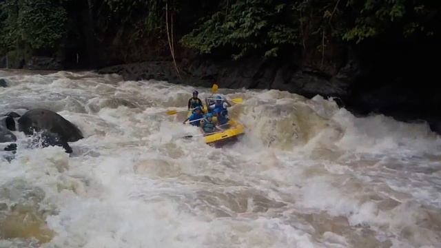 Cewek mandi tertangkap camera saat arung jeram смотреть онлайн
