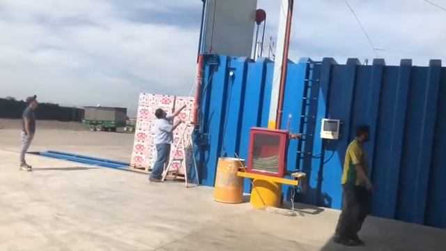 Шоковое охлаждение листовой зелени в вакуумном охладителе с транспортной системой смотреть онлайн
