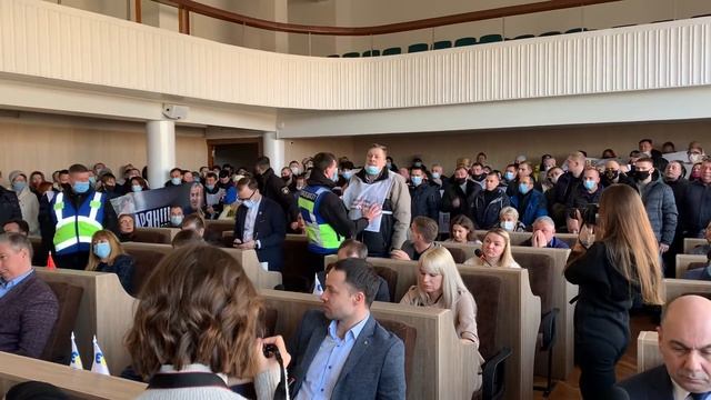 Проти Казаряна: на сесії міськради мітингують підприємці смотреть онлайн
