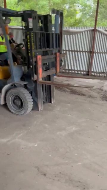 LOT 205A - TCM 2.5TONNE FORKLIFT ON GAS смотреть онлайн