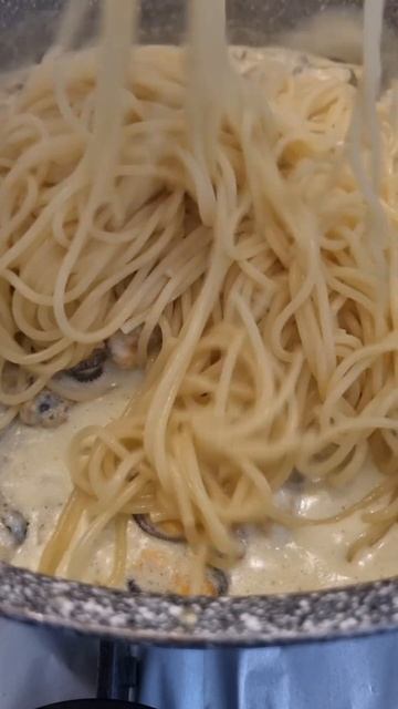 Сливочная паста с мидиями #shorts #мидии #морепродукты #паставсливочномсоусе смотреть онлайн