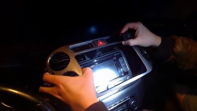 VW Tiguan Vents removal / Radio access DIY смотреть онлайн