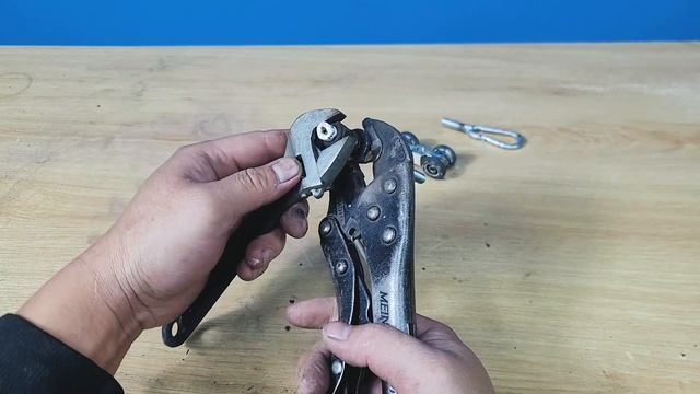 Even a NASA professor had to patent it! Brick cutter made from spark plug do not cause dust or smok смотреть онлайн