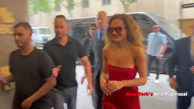 Rita Ora looks radiant in a RED Dress. смотреть онлайн