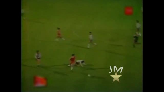 La magia de Maradona a los 19 años en un partido amistoso (1980) смотреть онлайн
