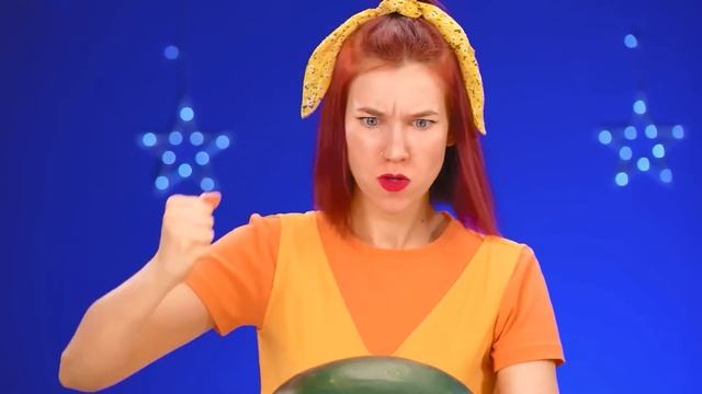 Wednesday vs Babička Kuchařská Výzva | Rodičovské Hacky TeenDO Challenge смотреть онлайн