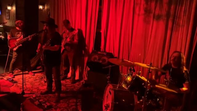 “Goin’ Down” ~ JJ Cale cover, by Sam Anderson Quatro (encore) смотреть онлайн