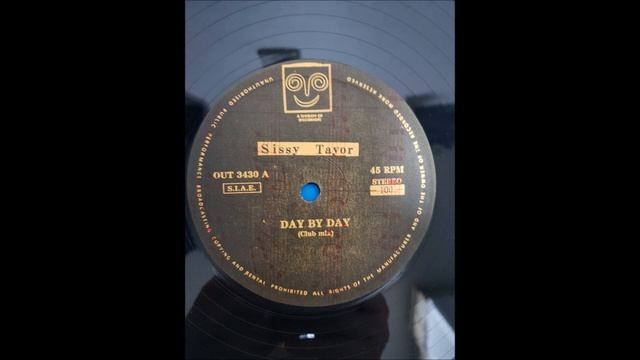 Sissy Taylor (Jackie Moore) – Day By Day (Club Mix) 1990 смотреть онлайн