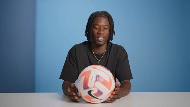 Camavinga: 10 cosas de las que el jugador del Real Madrid no se separa | 10 Esenciales | GQ España смотреть онлайн