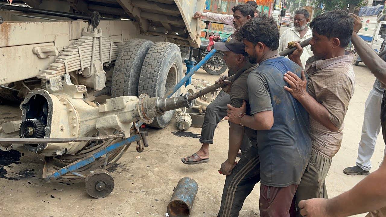 Работы по ремонту протекающего дифференциала в грузовиках | Индийские грузовые механики смотреть онлайн