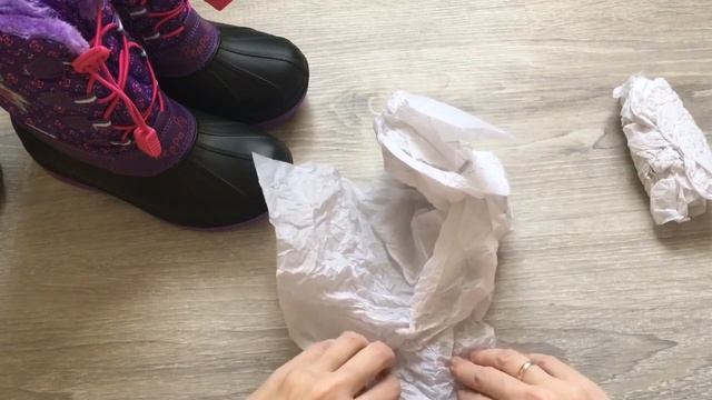 ASMR Unpacking Распаковка и множество триггеров АСМР с шёпотом смотреть онлайн