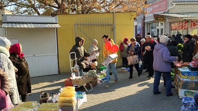 Раздача газет для населения #МыШарим смотреть онлайн