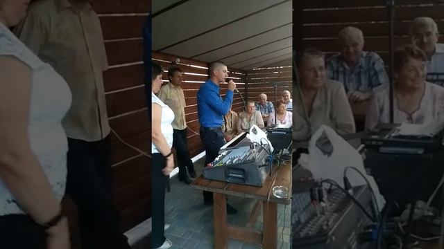 Дай кума, хліба тобі шкода.