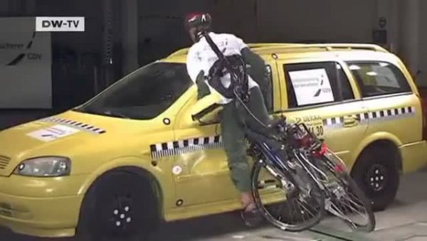 Examine it! Electric Bicycles in a Crash Test drive it