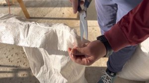 КАК ОТКРЫТЬ МЕШОК С КОМБИКОРМОМ?