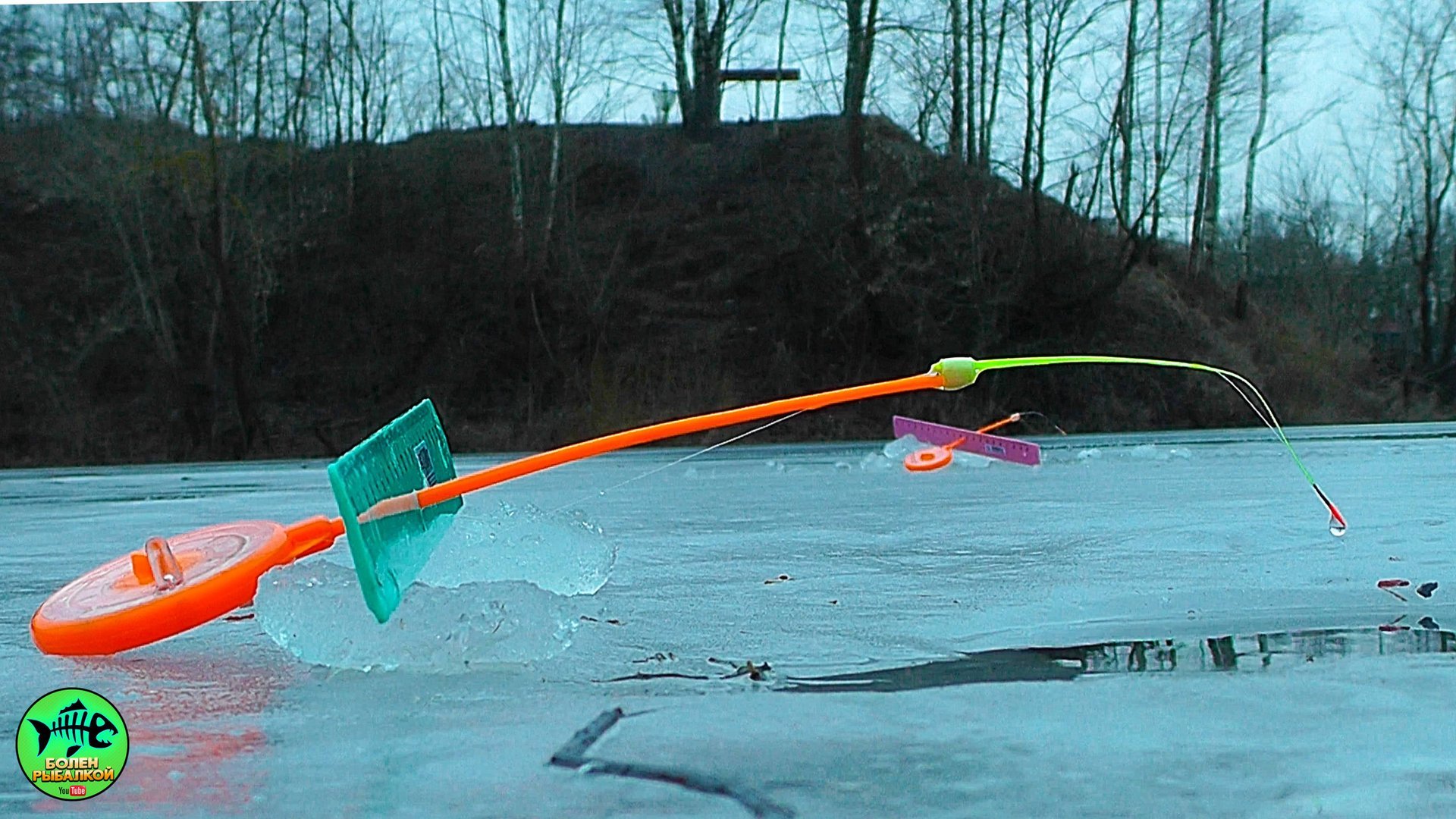 ЗДОРОВАЯ ПЛОТВА ЗАШЛА В ЭТОТ ЗАТОН. Зимняя рыбалка на плотву 2025 смотреть онлайн