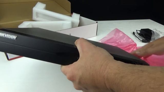 Hikvision DS-7604NI-K1/4P Network Video Recorder IP - Unboxing