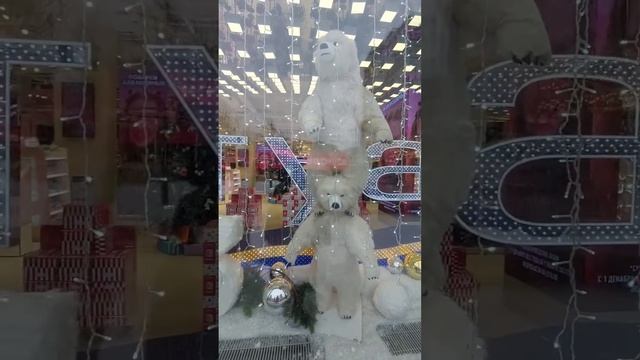 Не смогла пройти мимо. Очаровательные мишки в витрине Л'Этуаль на Новом Арбате смотреть онлайн