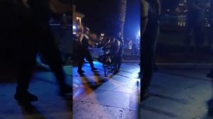 он просто отрезал  себе голову  почти