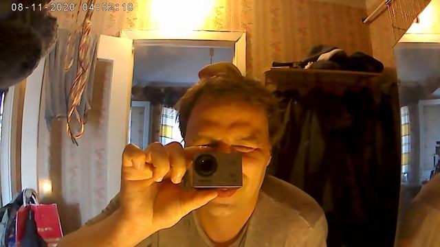 Попугайчик сидящий на голове. смотреть онлайн