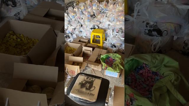 ФОРМИРУЕМ ПРОДУКТОВЫЕ НАБОРЫ. В ПЛАНАХ СОБРАТЬ 1500 ПАКЕТОВ. ГУМАНИТАРНАЯ ПОМОЩЬ. смотреть онлайн