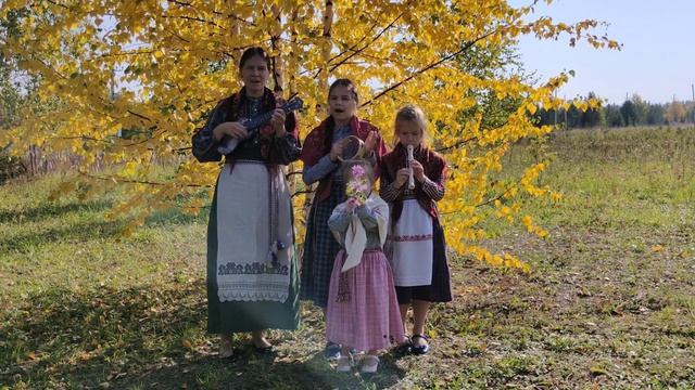 "Задумал комарик на мухе жениться" смотреть онлайн