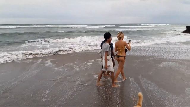 Pantai Batu Bolong смотреть онлайн