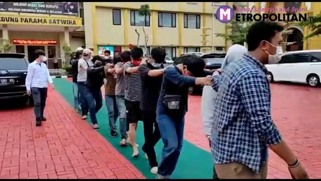 Awalnya SOK JAGOAN endingnya bikin Ngakak смотреть онлайн