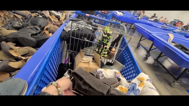 💥 АМЕРИКАНСКАЯ СВАЛКА. ИЩУ ВЕЩИ НА ПЕРЕПРОДАЖУ. Goodwill Outlet смотреть онлайн