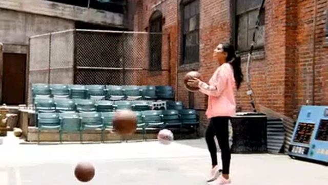Nuevo gif de Selena para Adidas NEO Label(1) смотреть онлайн