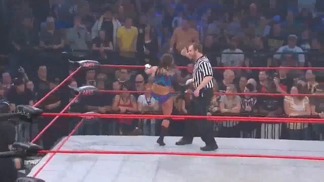 MICKIE JAMES vs SARITA 3 2 11 TNA смотреть онлайн
