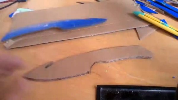 Как сделать нож с лезвием крюком из картона