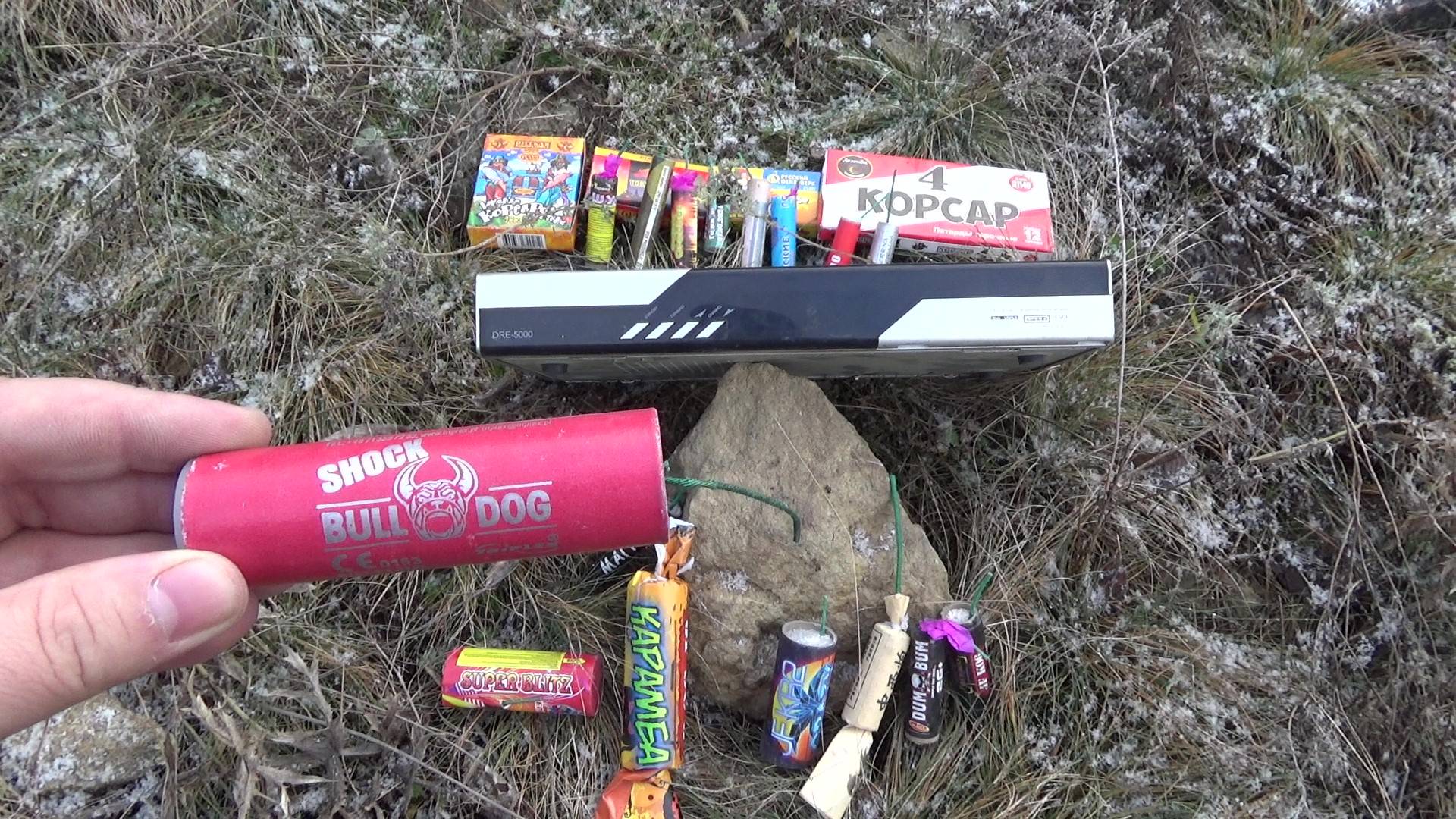 ПЕТАРДЫ ПРОТИВ ПРИСТАВКИ ТРИКОЛОР,взрываем мощными петардами ТВ Приставку смотреть онлайн