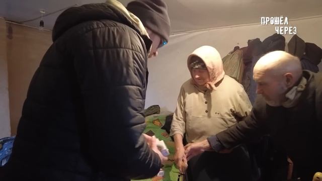 ЗАСЛУЖЕНЫЙ УЧИТЕЛЬ . ДВА СТАРИКА ПОСЛЕ ИНСУЛЬТОВ, ПОЛНОСТЬЮ РАЗРУШЕН ДОМ. ВЫЖИВАЮТ В ЛЕТНЕЙ КУХНЕ. смотреть онлайн