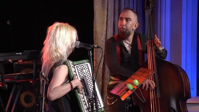 Bison Grass - Locomotive Breath смотреть онлайн